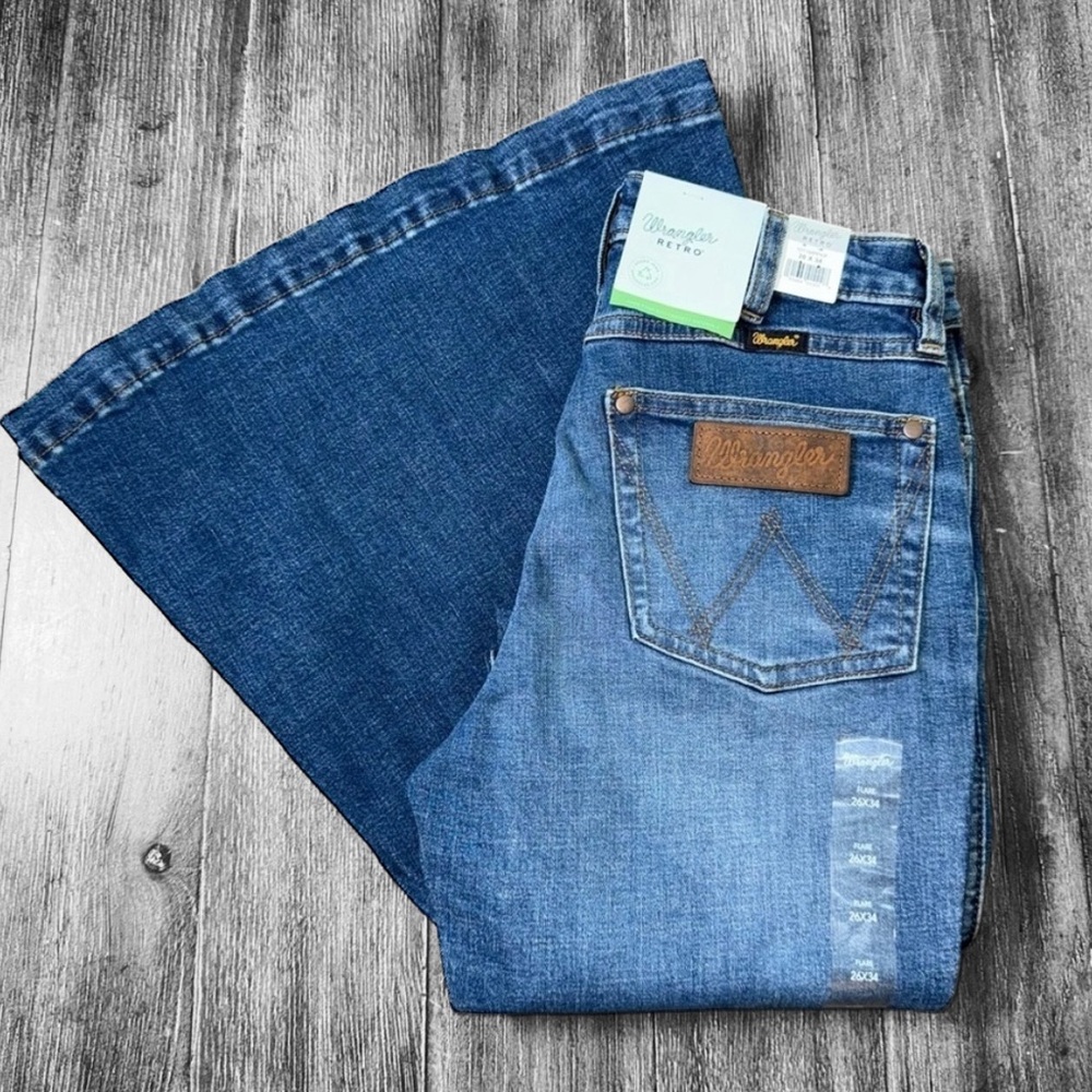 Wrangler Retro High Rise Trumpet
UltraFlare Jeans Tall 26x34 - Picture 4 of 13